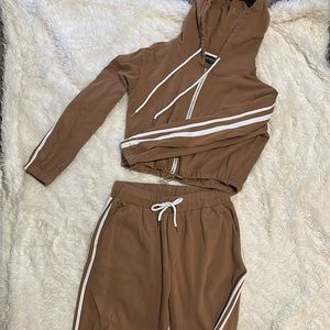 Jessie James Decker KITTENISH matching jogger set